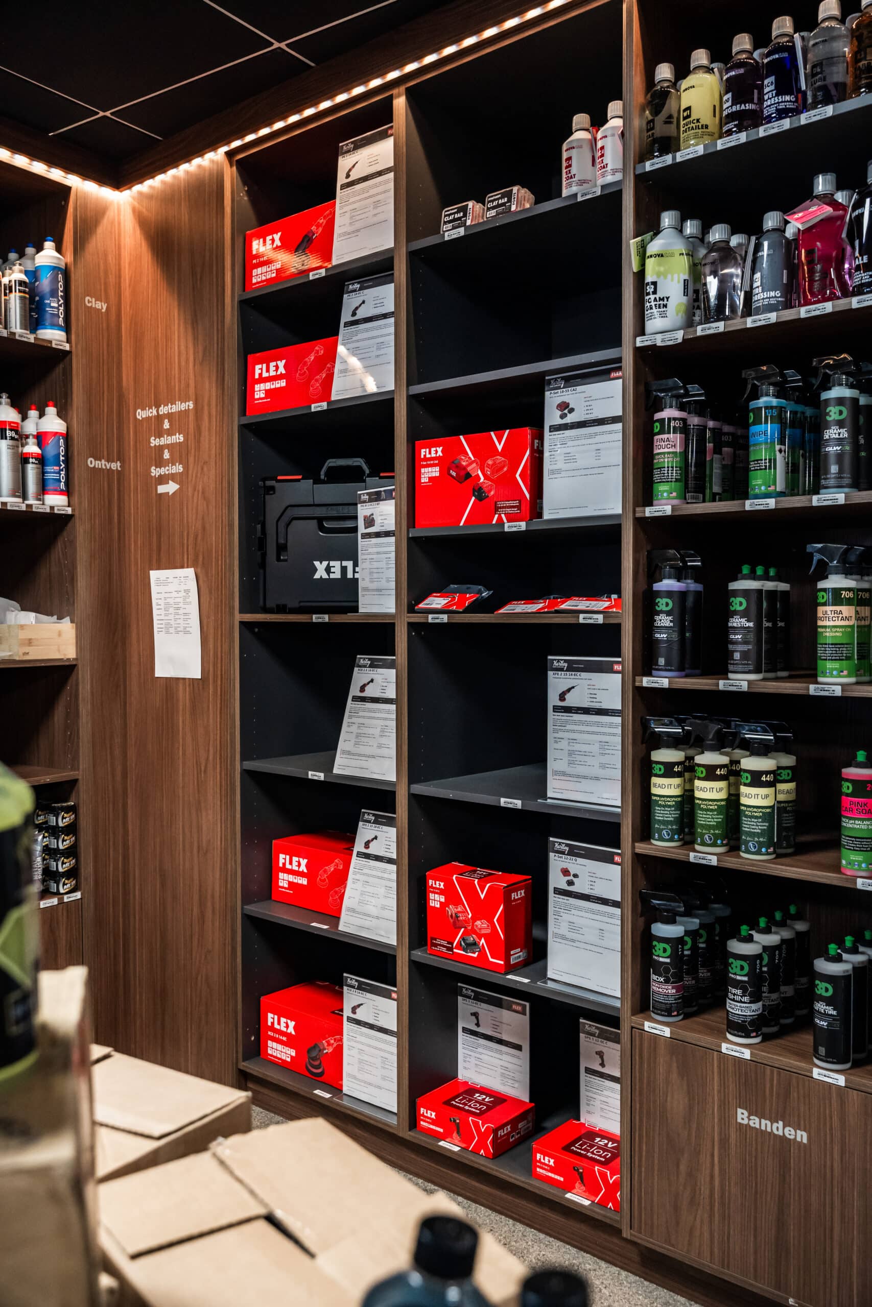 Polijstmachines en detailingaccessoires in de winkel